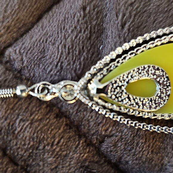 Earrings - Picture 11 of 16